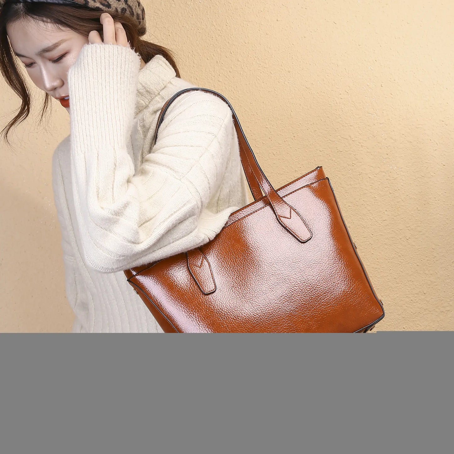 2019 Fashionable Large Capacity Women's Shoulder Bag